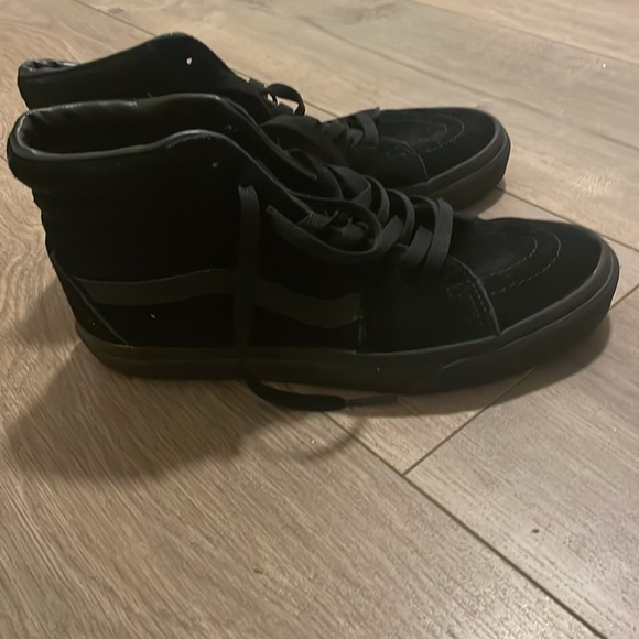 Black on black vans - Picture 5 of 6